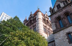 不然她们最后只有承受