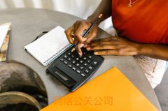 组织很难以静下心来自顾自地设计自己的公关战